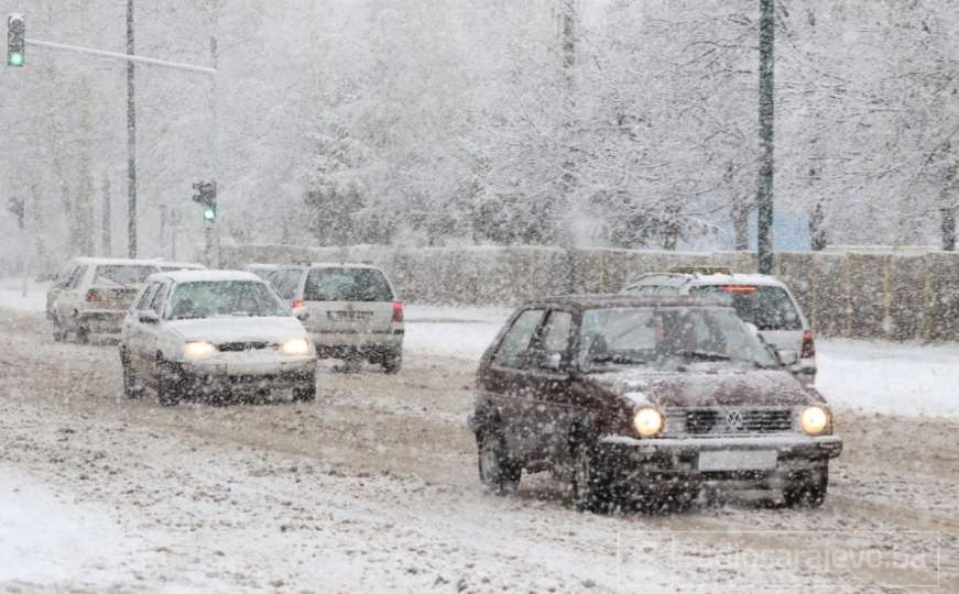 U većem dijelu zemlje otežan saobraćaj zbog snijega